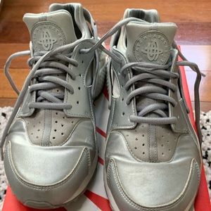 Nike Air Huaraches Sneaker.